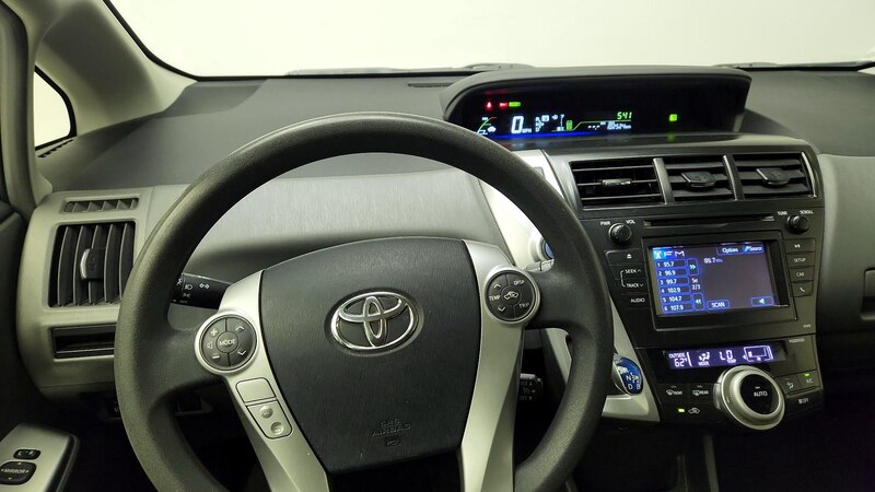 2013 Toyota Prius v Two 10