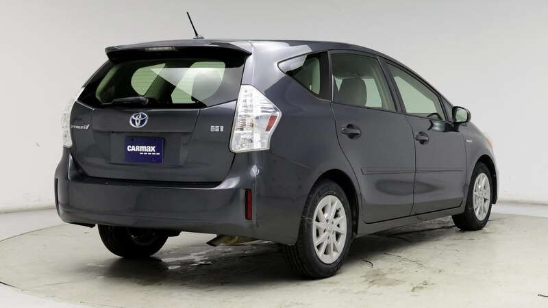 2013 Toyota Prius v Two 8