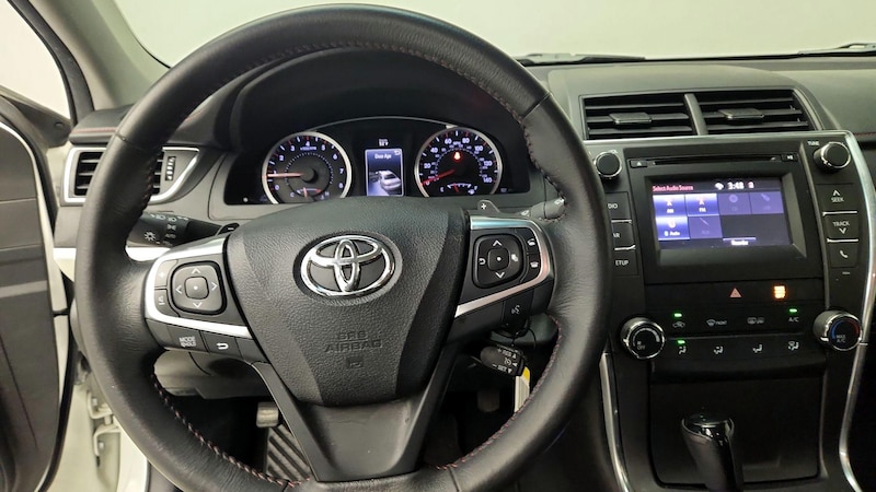 2017 Toyota Camry SE 10