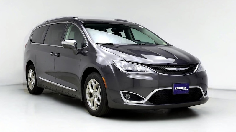 2017 Chrysler Pacifica Limited Hero Image