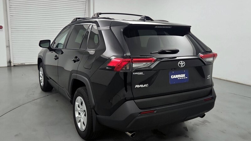 2020 Toyota RAV4 LE 7