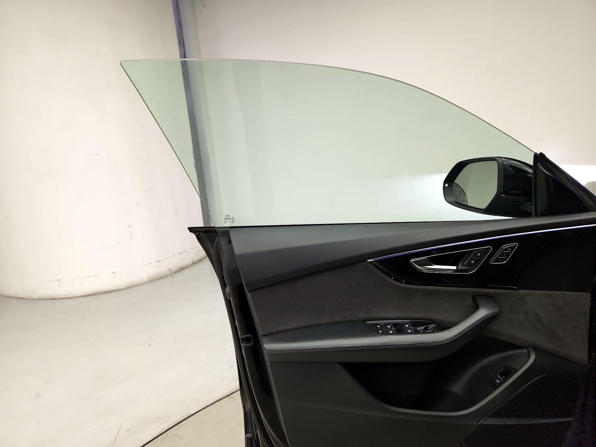 Thumbnail: 2019 Audi Q8 - 12