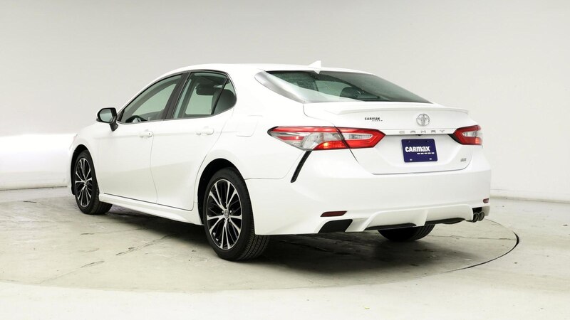 2019 Toyota Camry SE 2