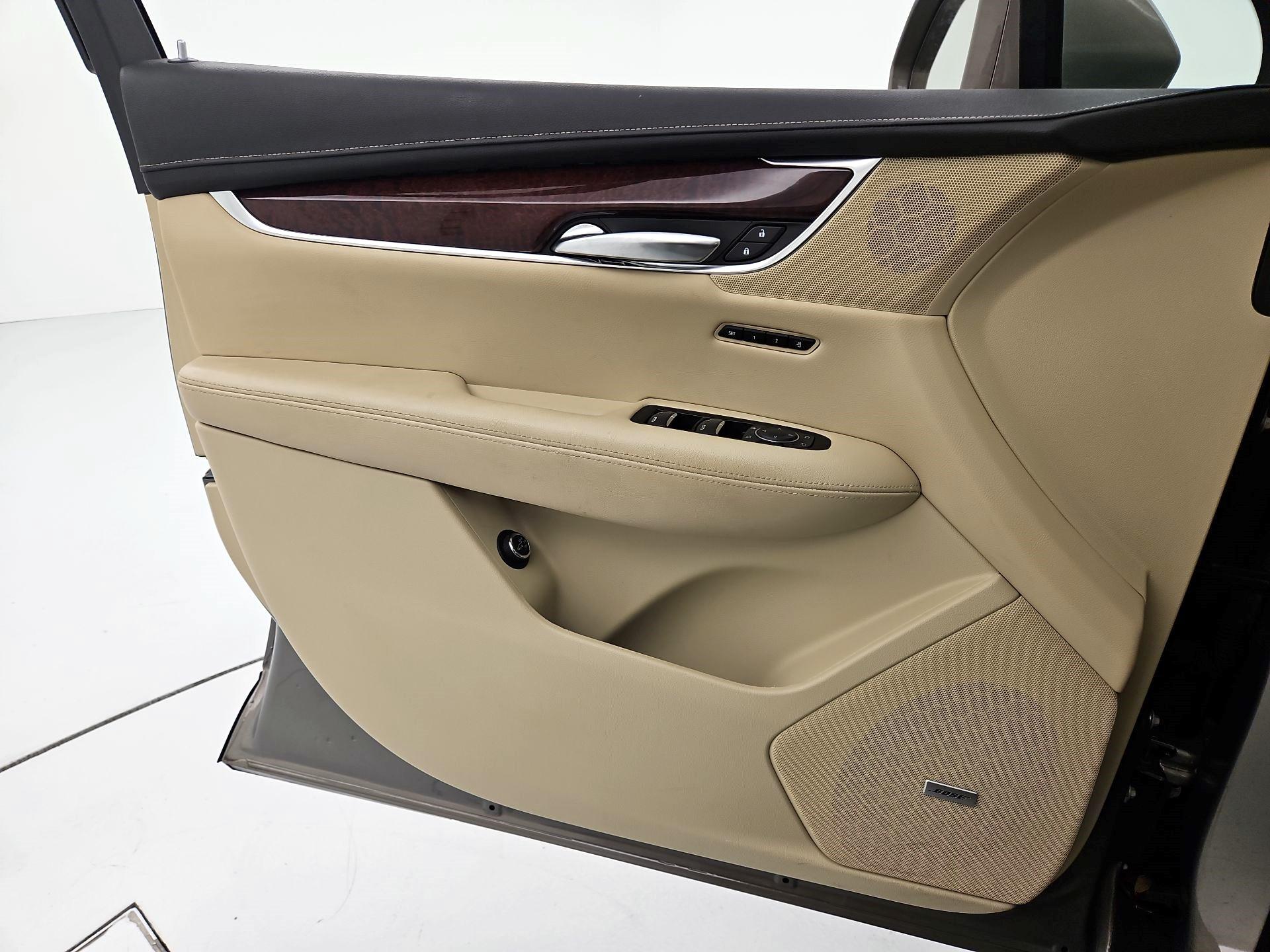 Thumbnail: 2019 Cadillac XT5 - 12
