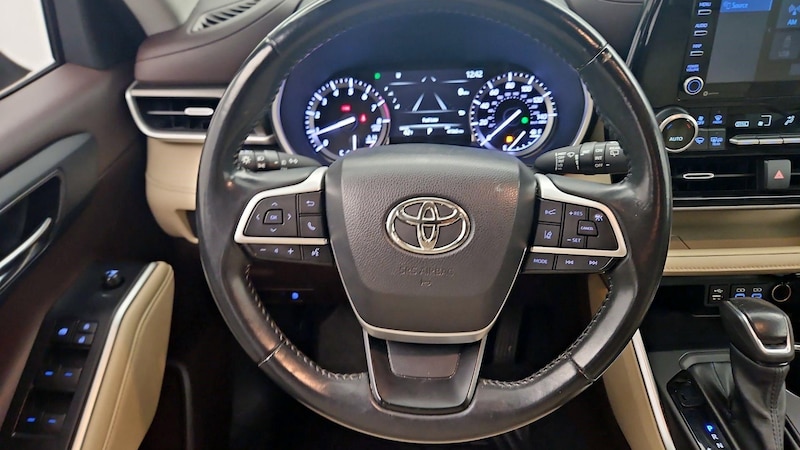 2022 Toyota Highlander XLE 10