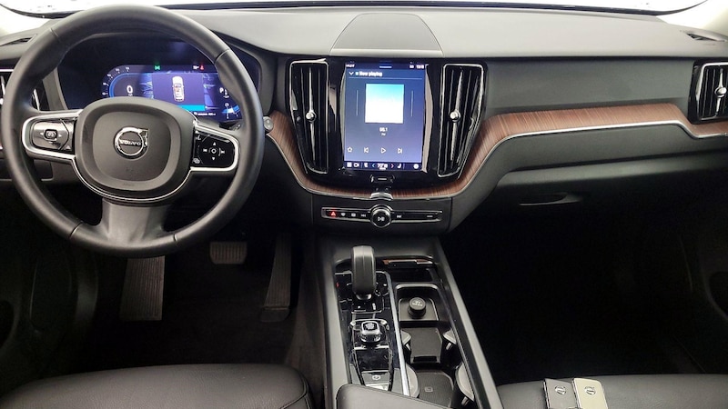 2023 Volvo XC60 B5 Plus 9