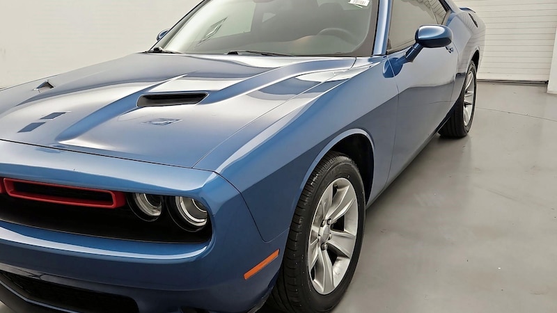 2022 Dodge Challenger SXT Hero Image