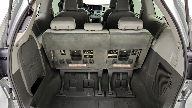 2017 Toyota Sienna XLE 22