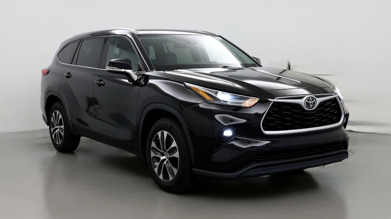 2022 Toyota Highlander XLE Hero Image