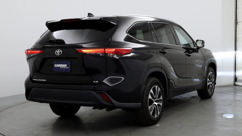 2022 Toyota Highlander XLE 8