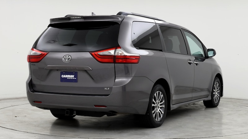 2020 Toyota Sienna XLE 8