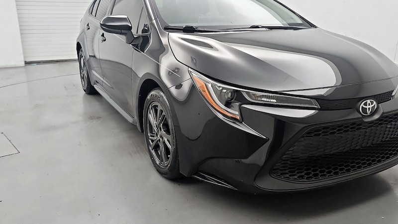 2020 Toyota Corolla LE Hero Image