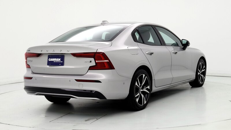 2024 Volvo S60 B5 Plus 8