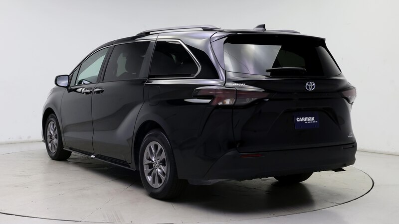 2024 Toyota Sienna XLE 2