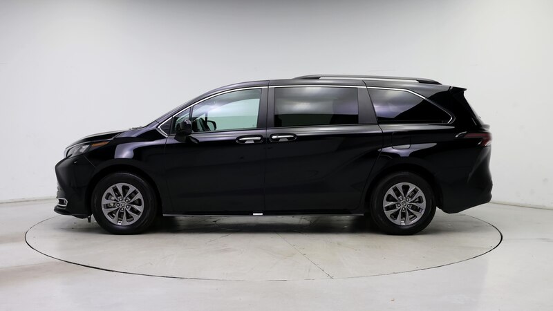 2024 Toyota Sienna XLE 3