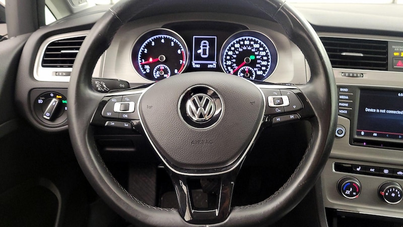 2016 Volkswagen Golf SE 10