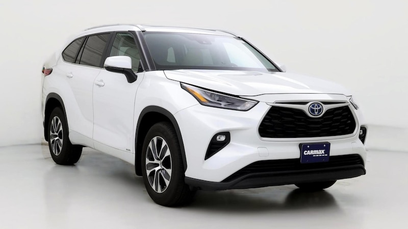 2023 Toyota Highlander XLE Hero Image