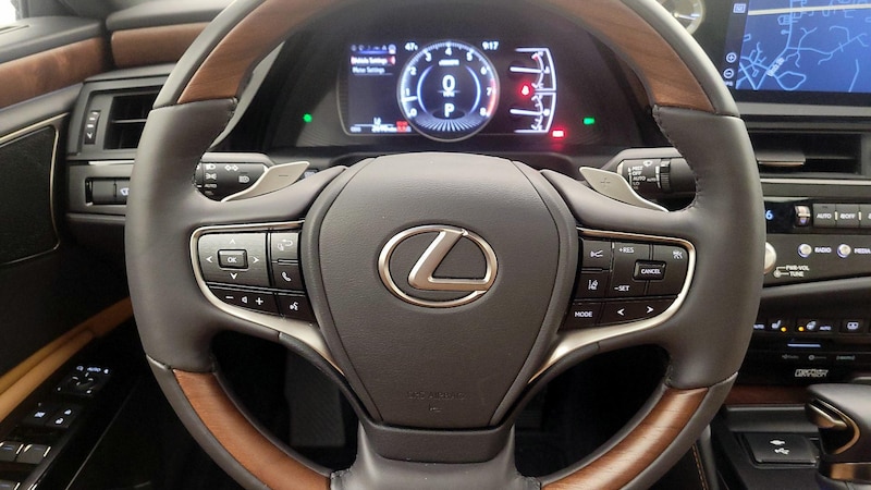 2022 Lexus ES  10