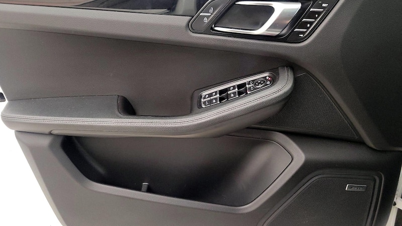 2020 Porsche Macan  12