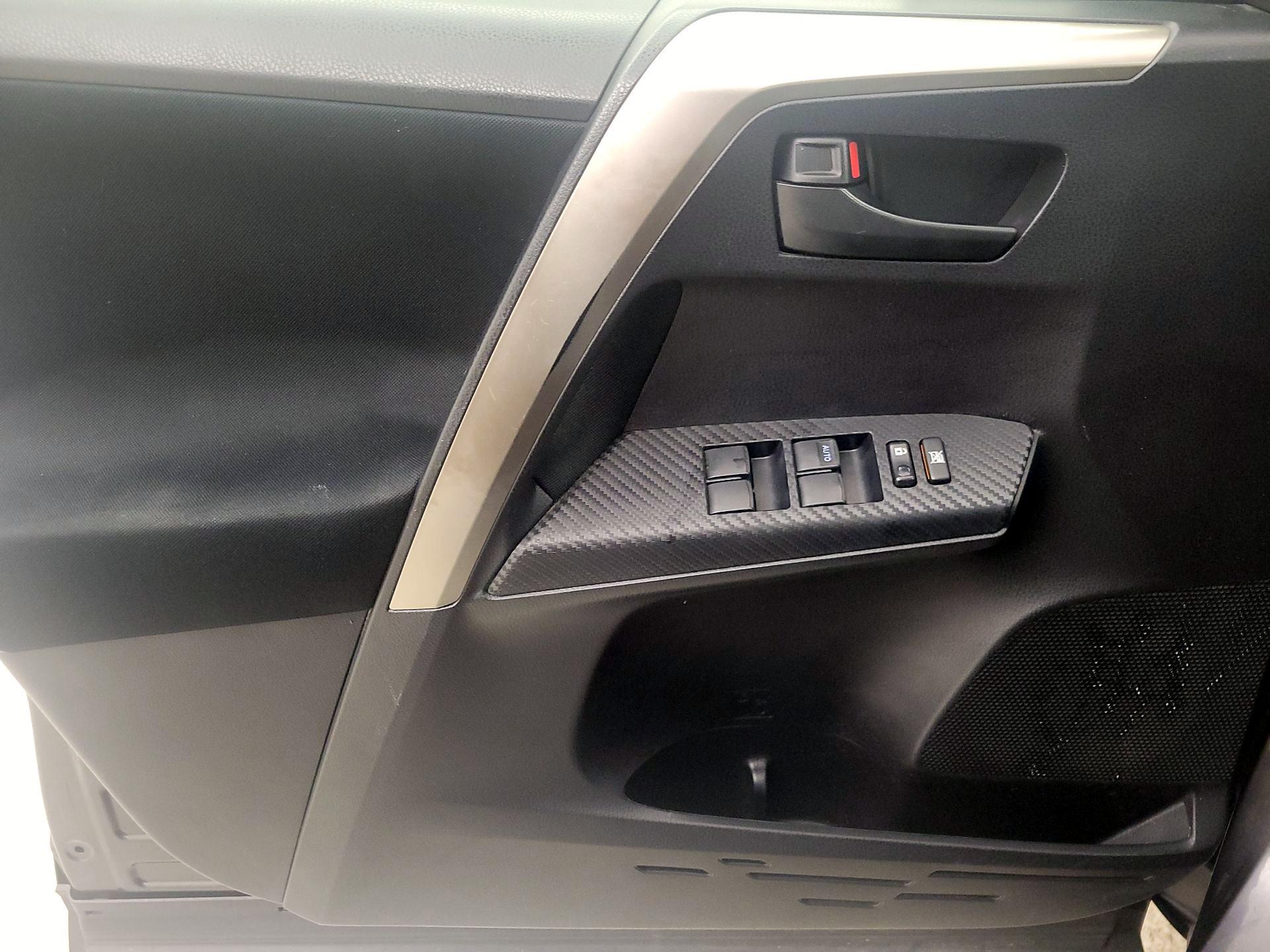 Thumbnail: 2014 Toyota RAV4 - 12