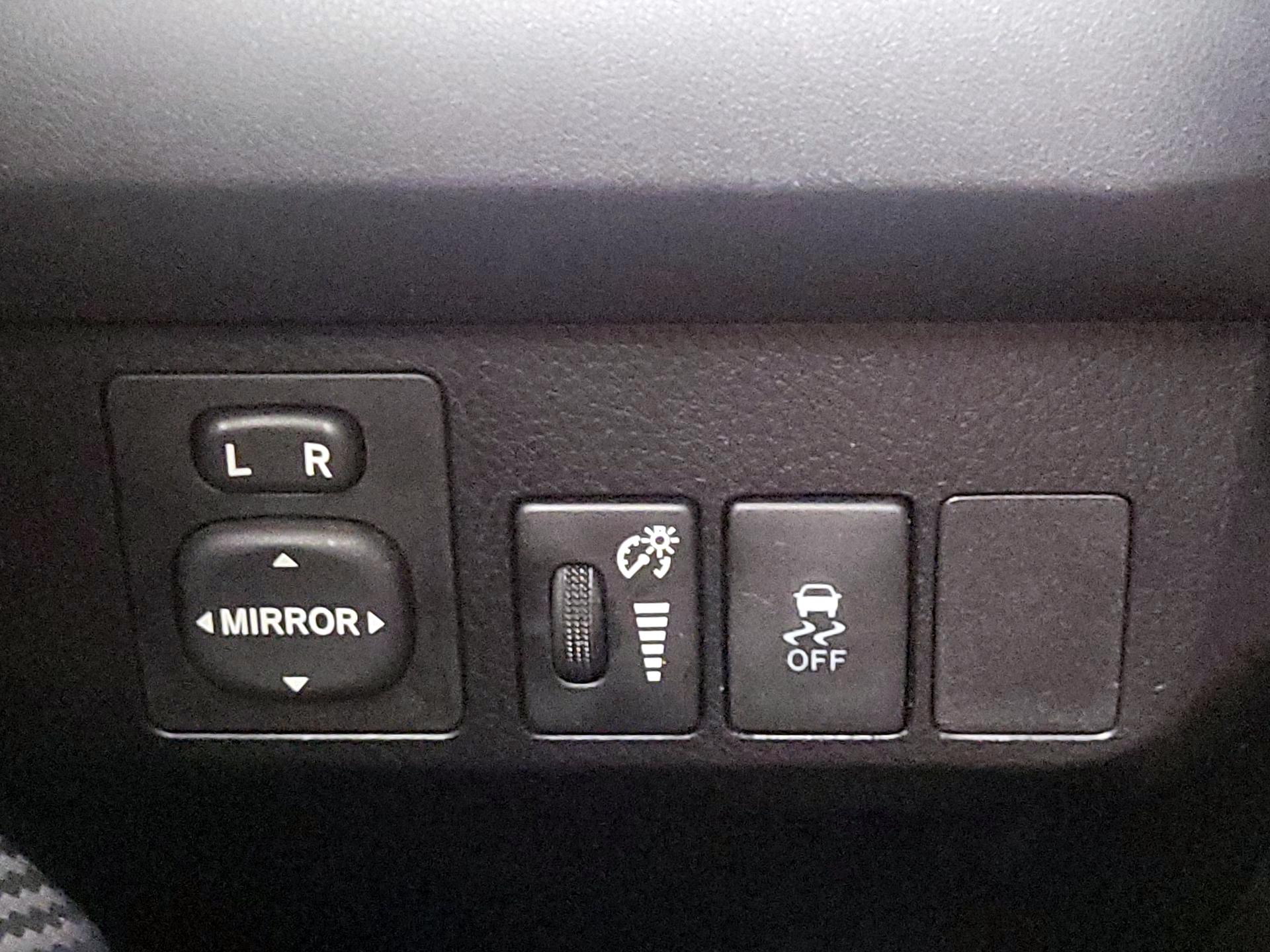 Thumbnail: 2014 Toyota RAV4 - 13