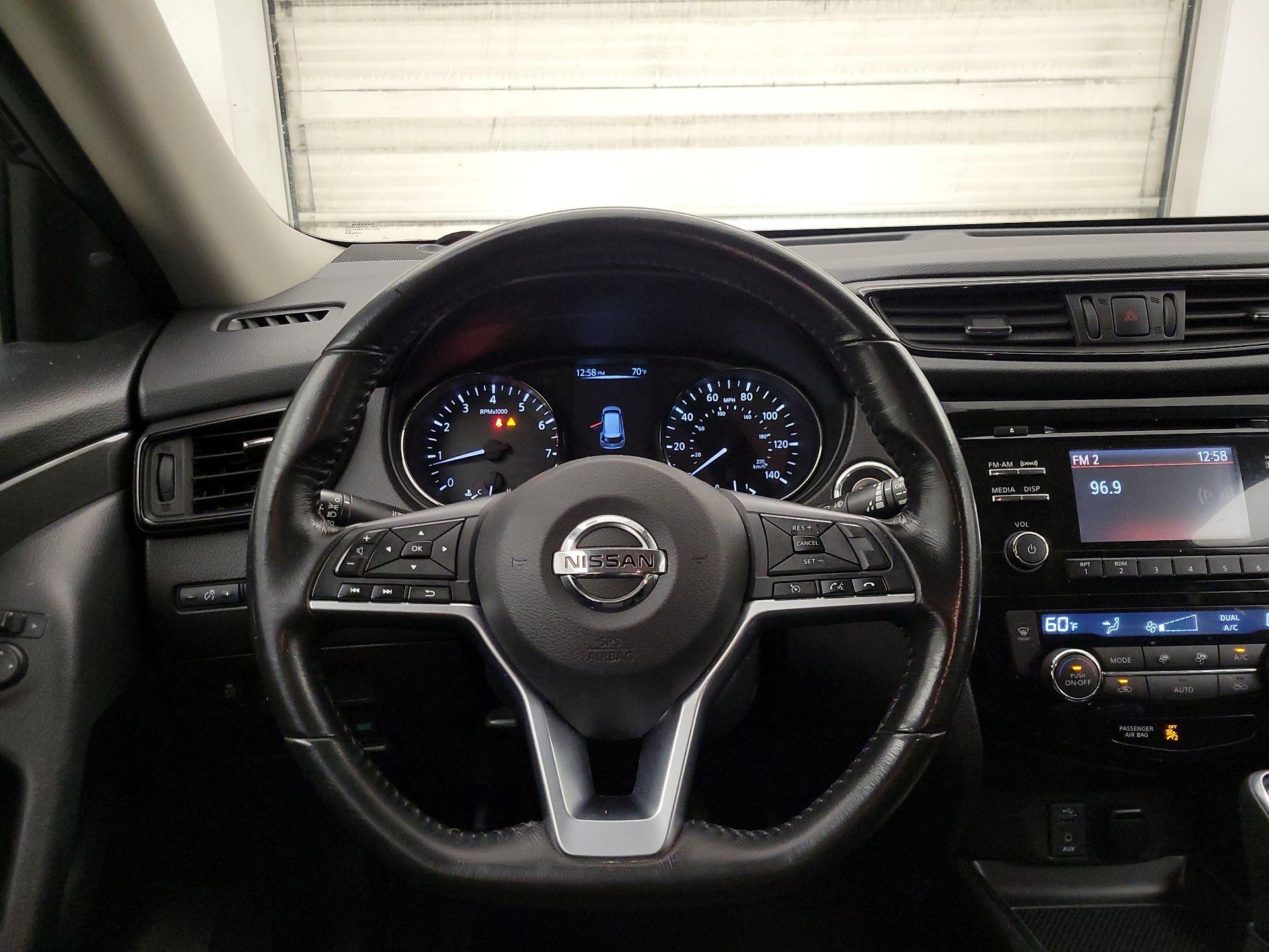 Thumbnail: 2017 Nissan Rogue - 10