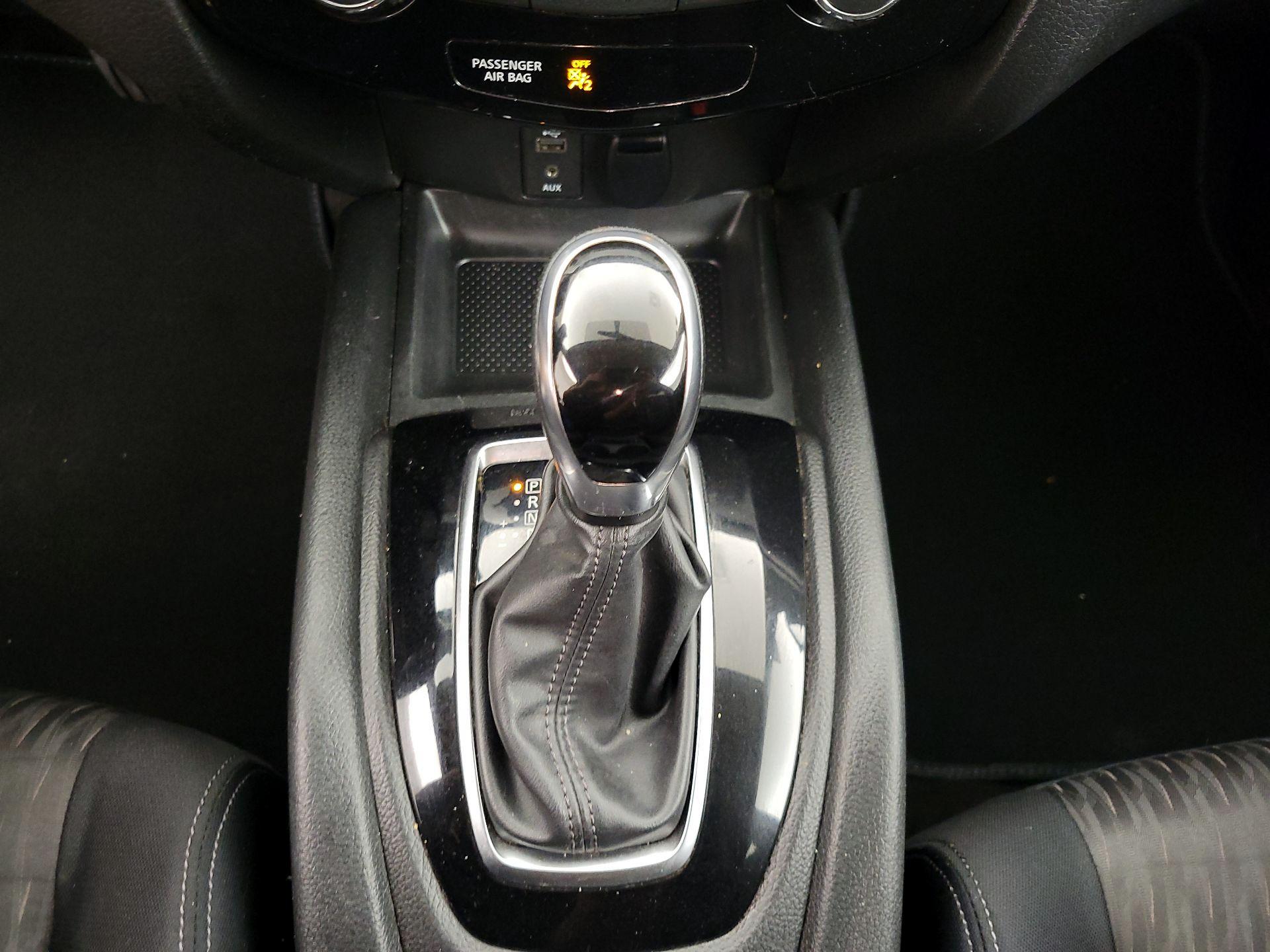 Thumbnail: 2017 Nissan Rogue - 17