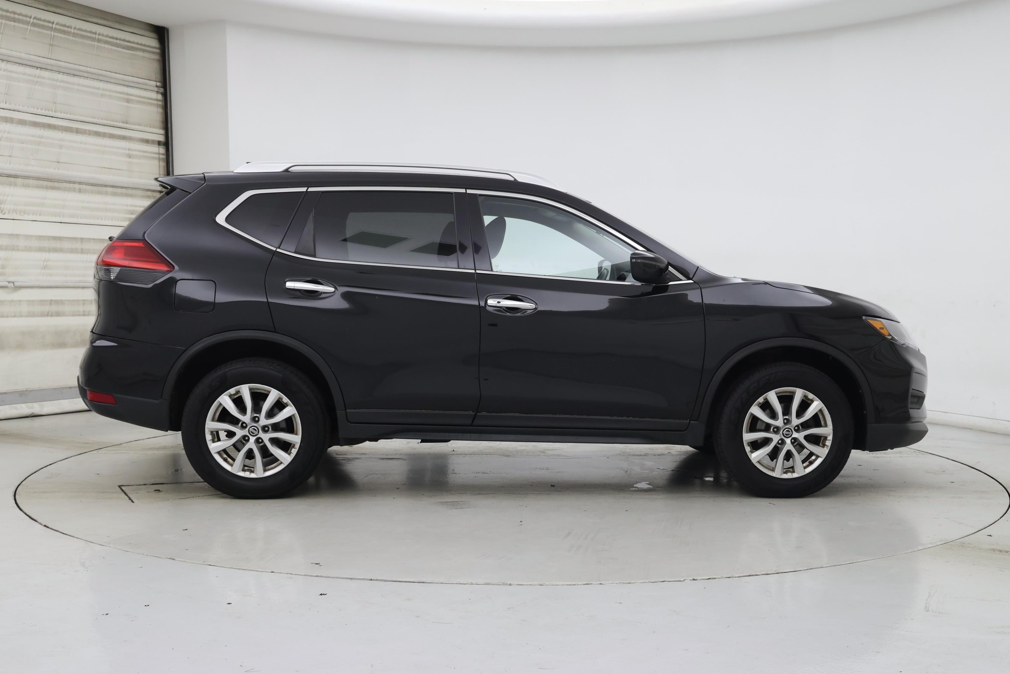 Thumbnail: 2017 Nissan Rogue - 7