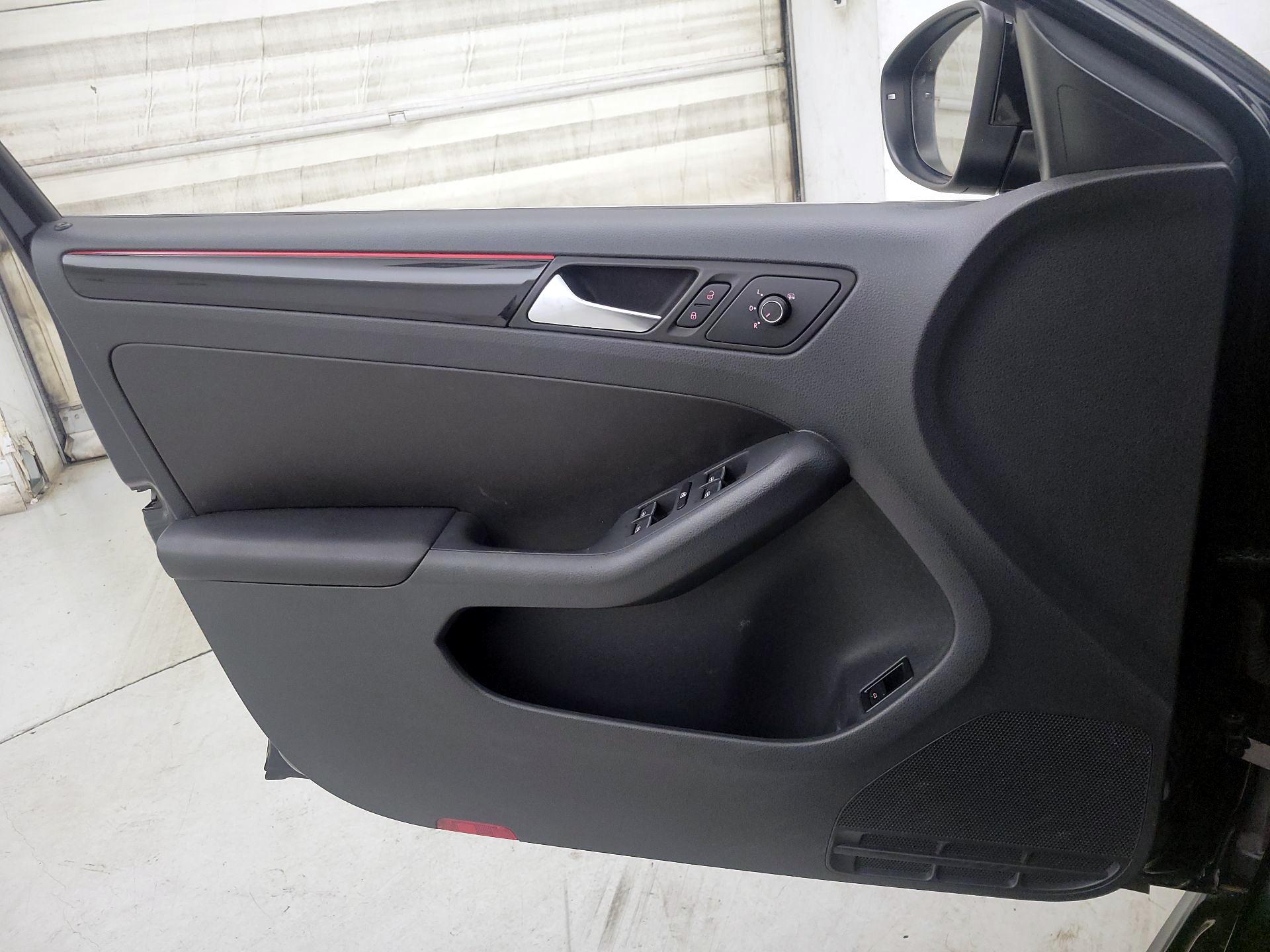 Thumbnail: 2016 Volkswagen Jetta - 12
