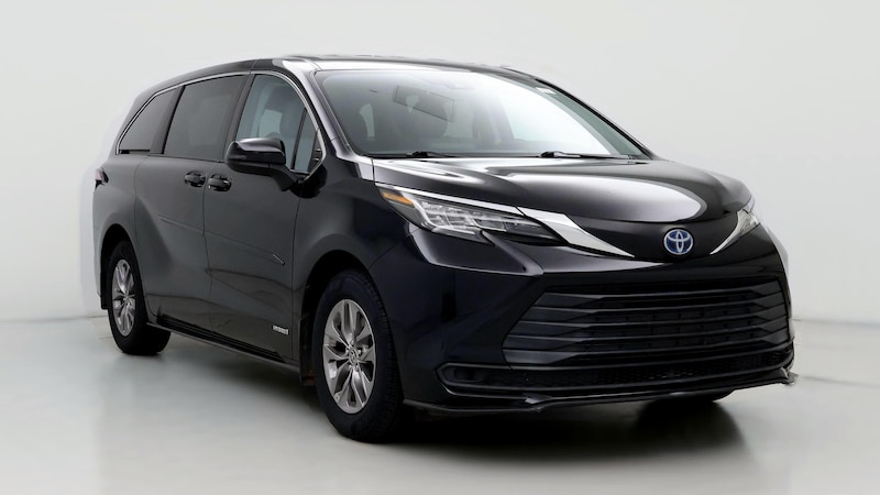 2021 Toyota Sienna LE Hero Image