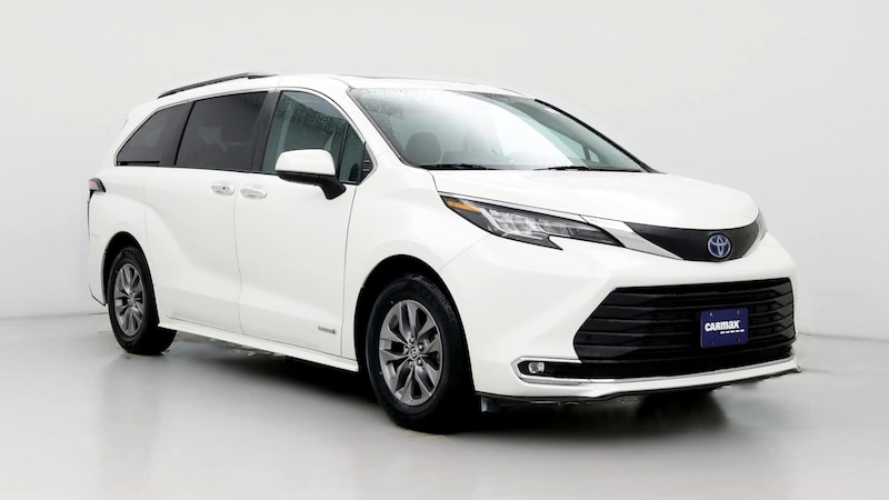 2021 Toyota Sienna XLE Hero Image