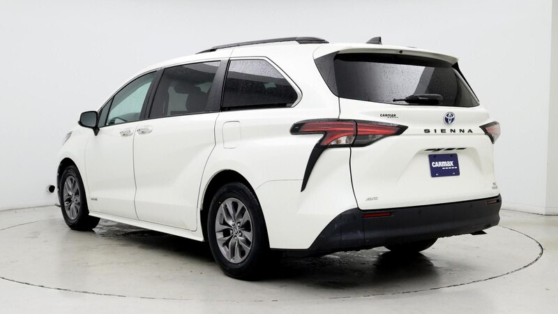 2021 Toyota Sienna XLE 2