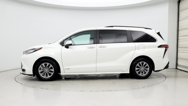 2021 Toyota Sienna XLE 3