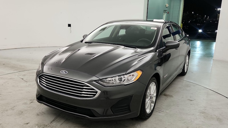 2019 Ford Fusion SE Hero Image