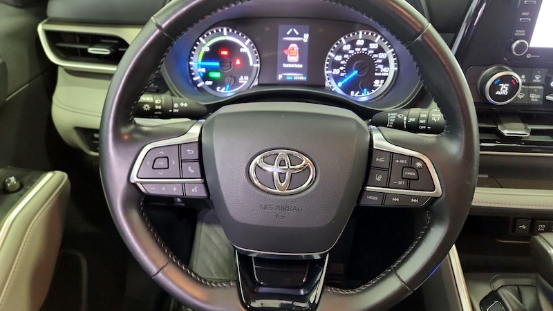 2021 Toyota Highlander LE 10