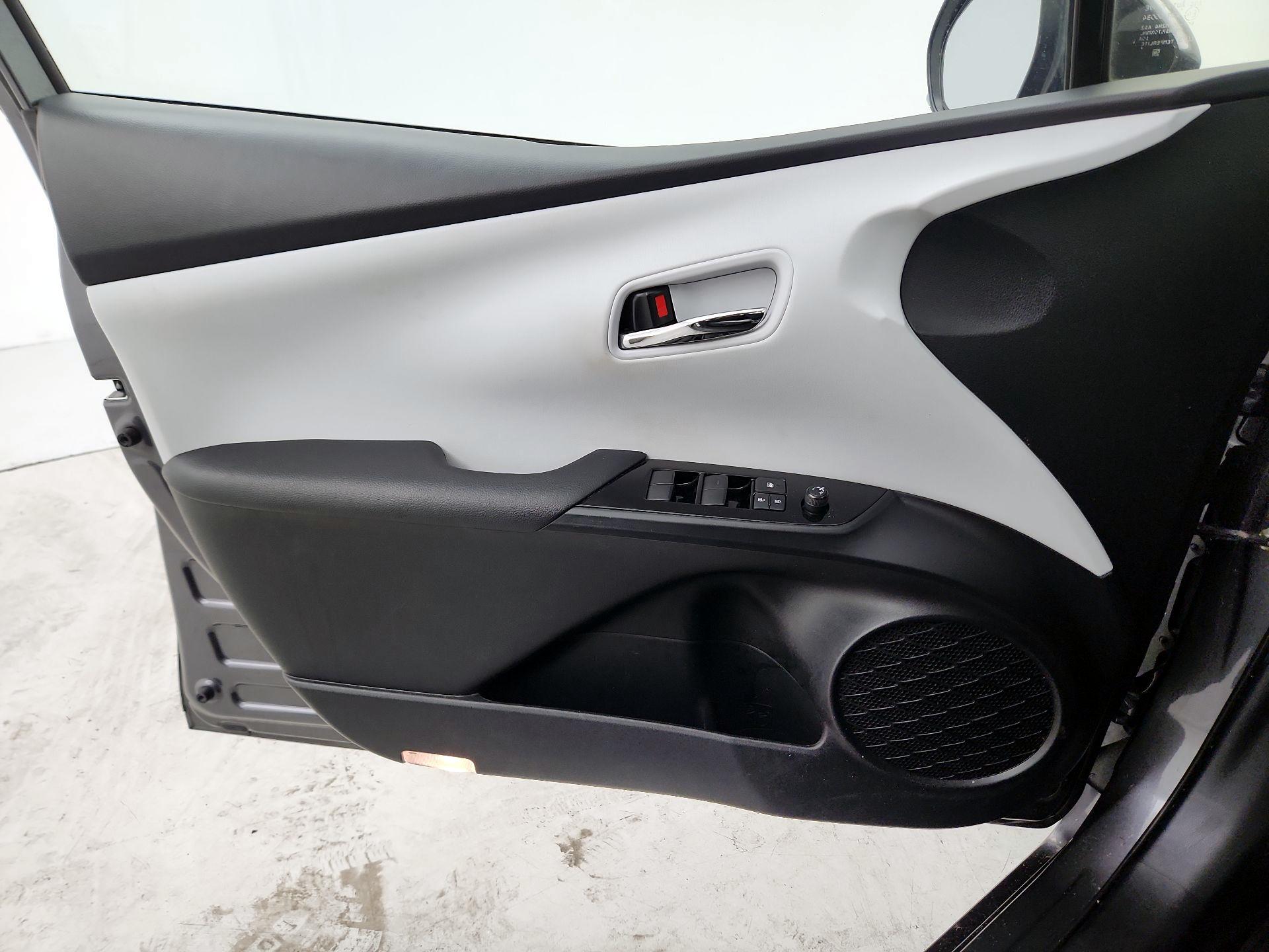 Thumbnail: 2021 Toyota Prius Prime - 10