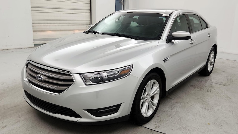 2016 Ford Taurus SEL Hero Image