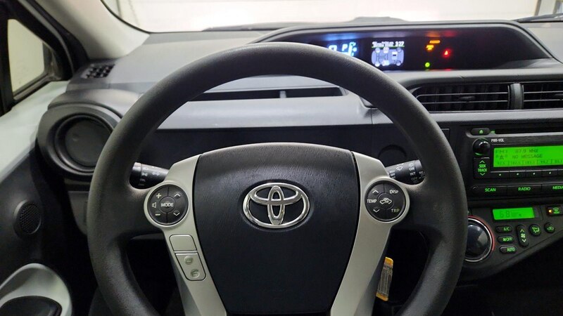 2014 Toyota Prius c One 10