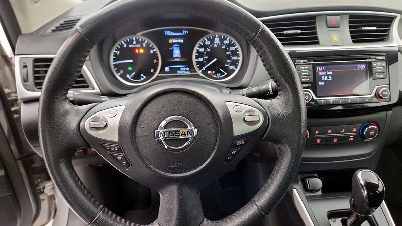 2016 Nissan Sentra SV 10