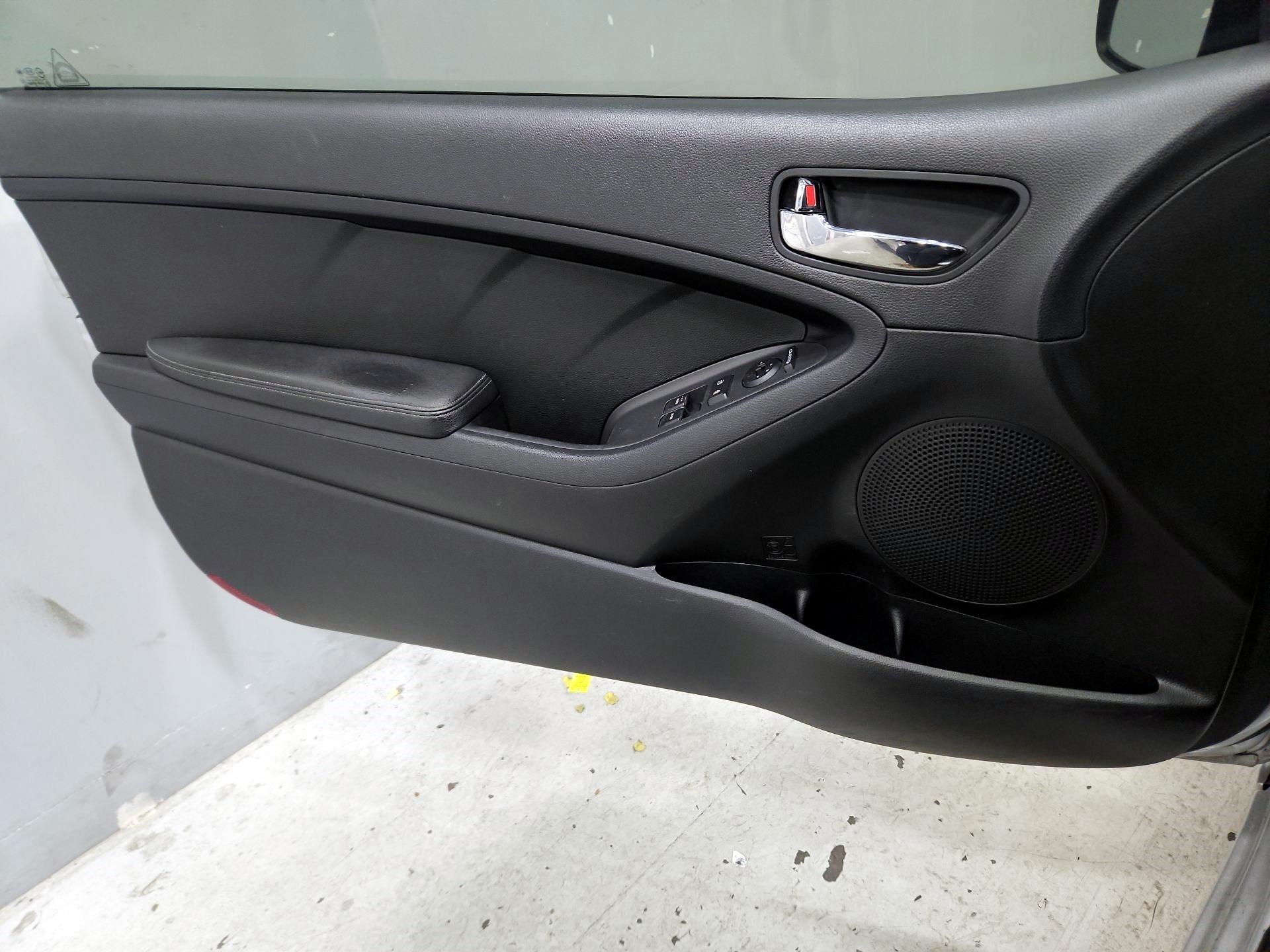 Thumbnail: 2015 Kia Forte - 12