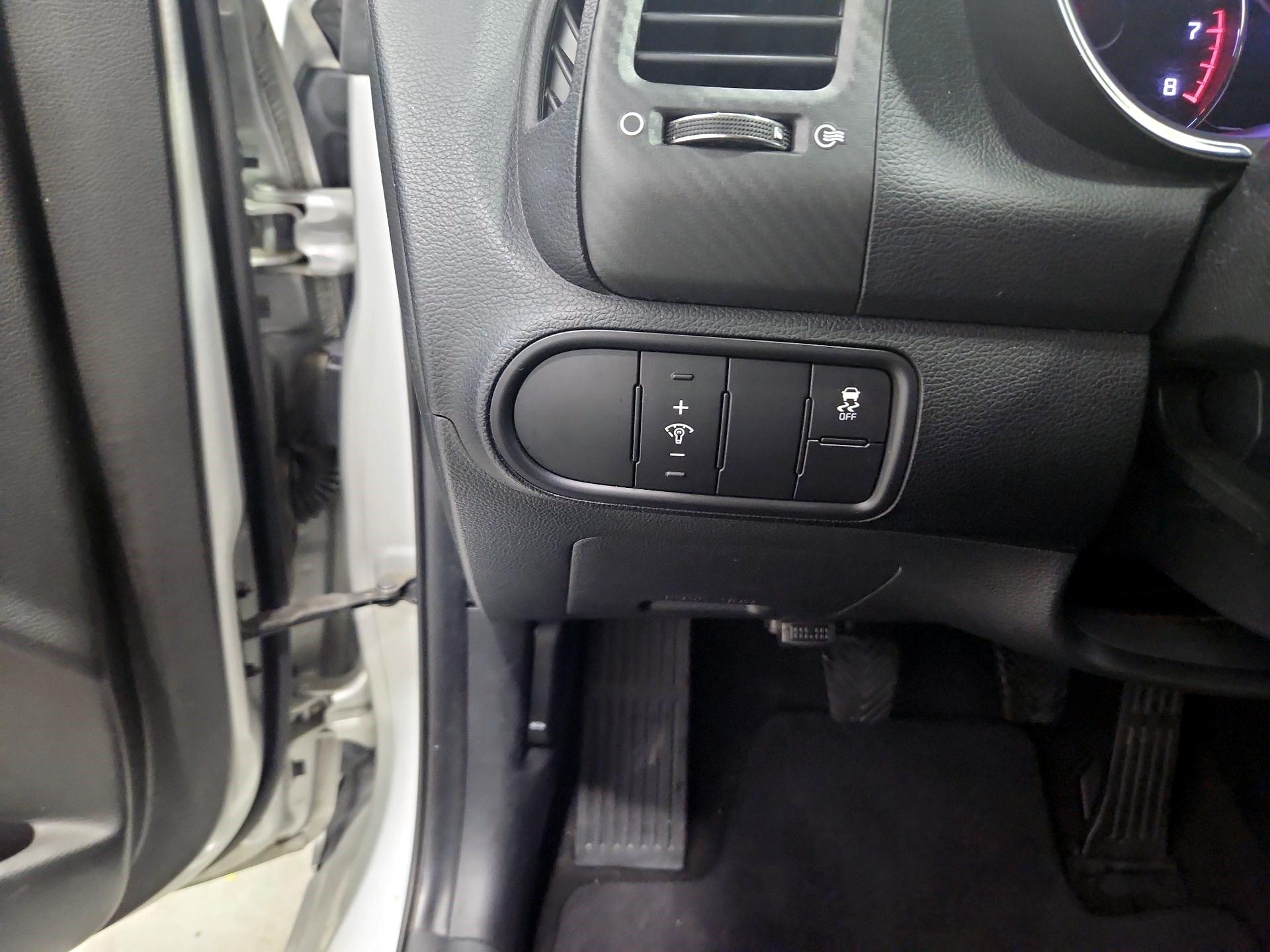 Thumbnail: 2015 Kia Forte - 13