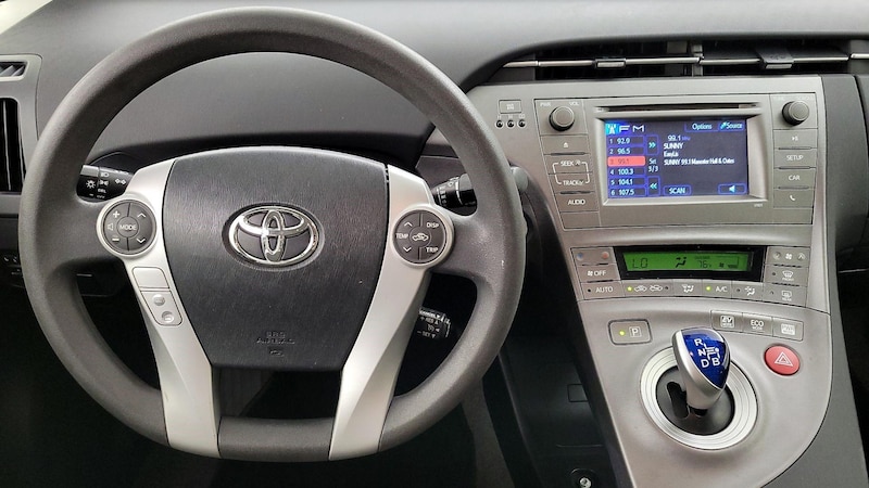 2015 Toyota Prius Two 10