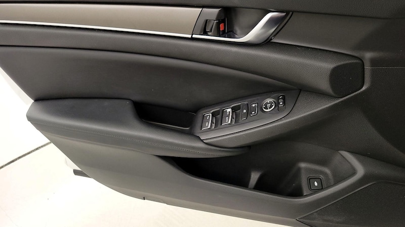 2018 Honda Accord LX 12