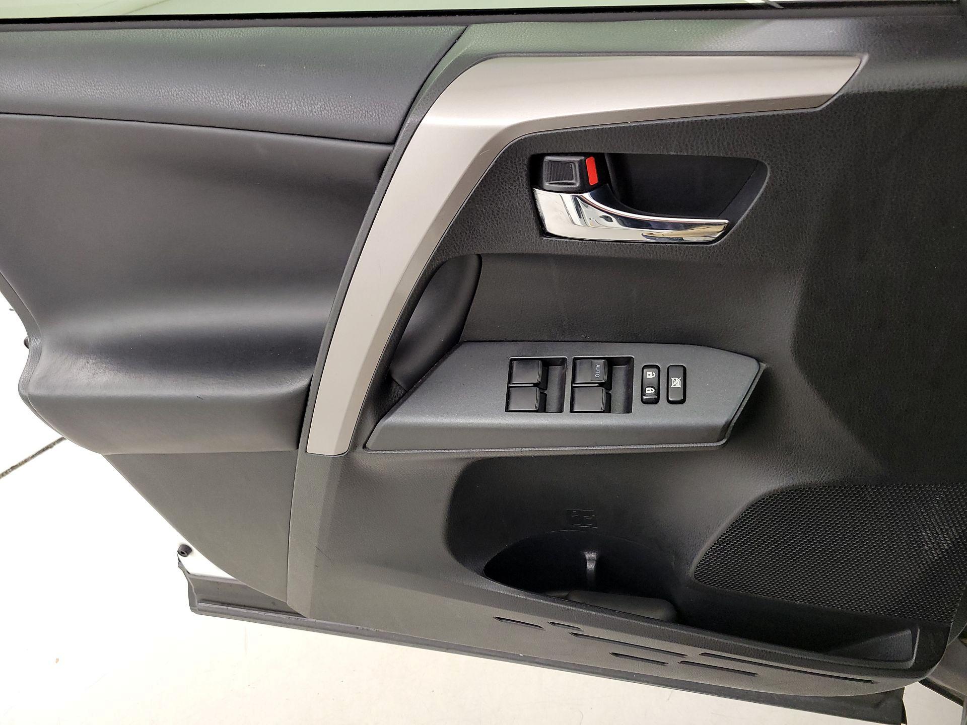 Thumbnail: 2018 Toyota RAV4 - 12
