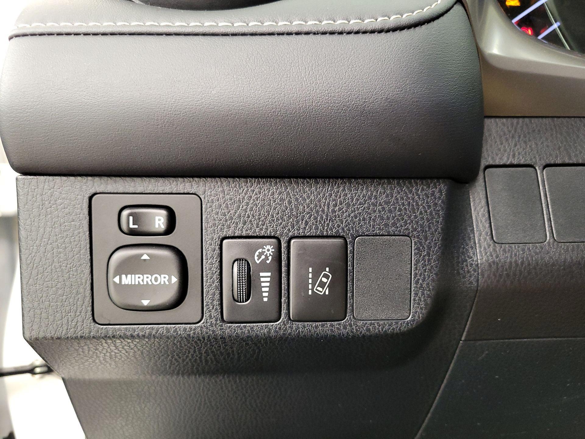 Thumbnail: 2018 Toyota RAV4 - 13