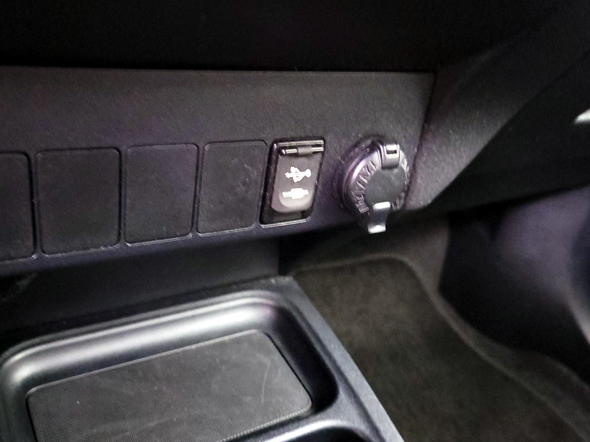 Thumbnail: 2018 Toyota RAV4 - 18