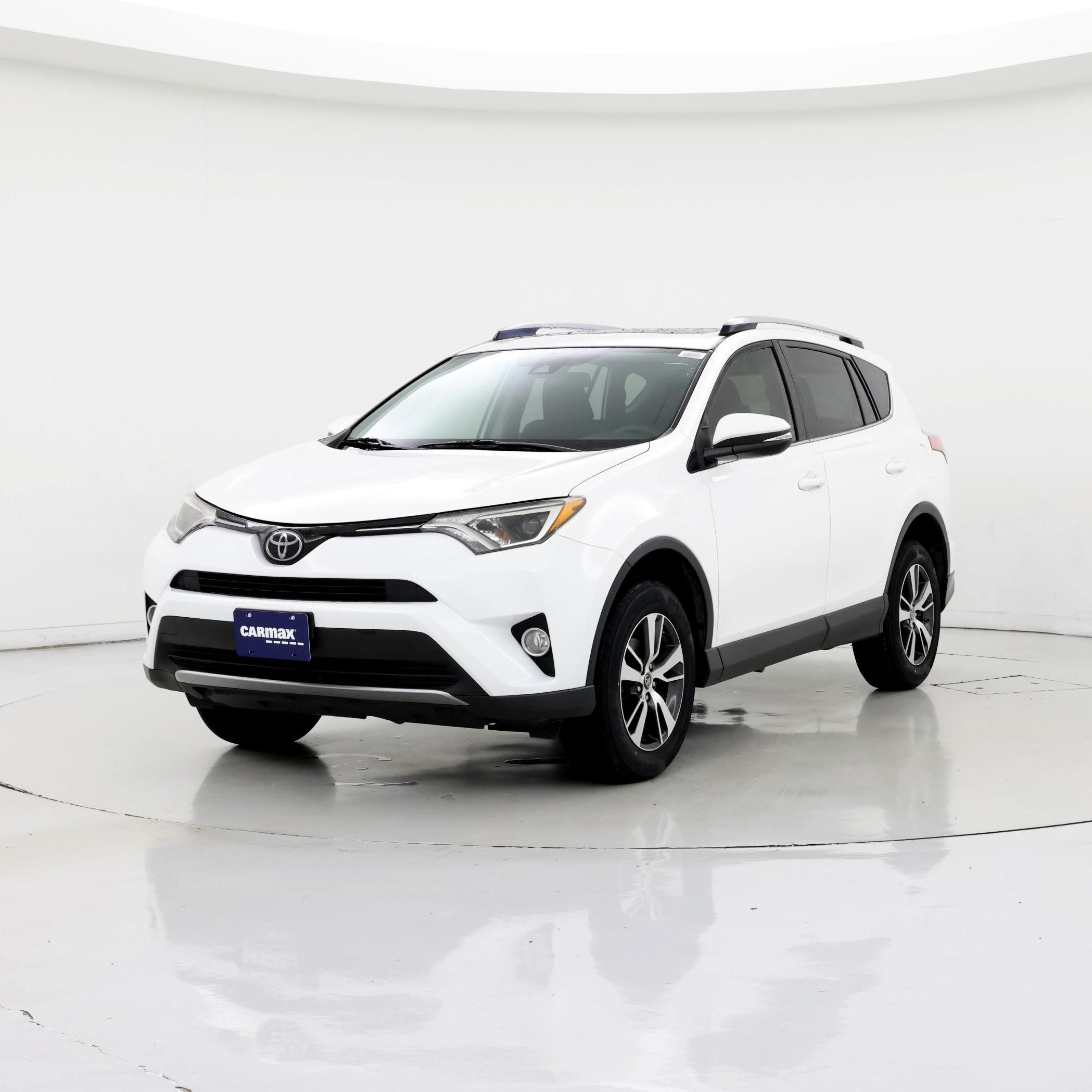 Thumbnail: 2018 Toyota RAV4 - 4