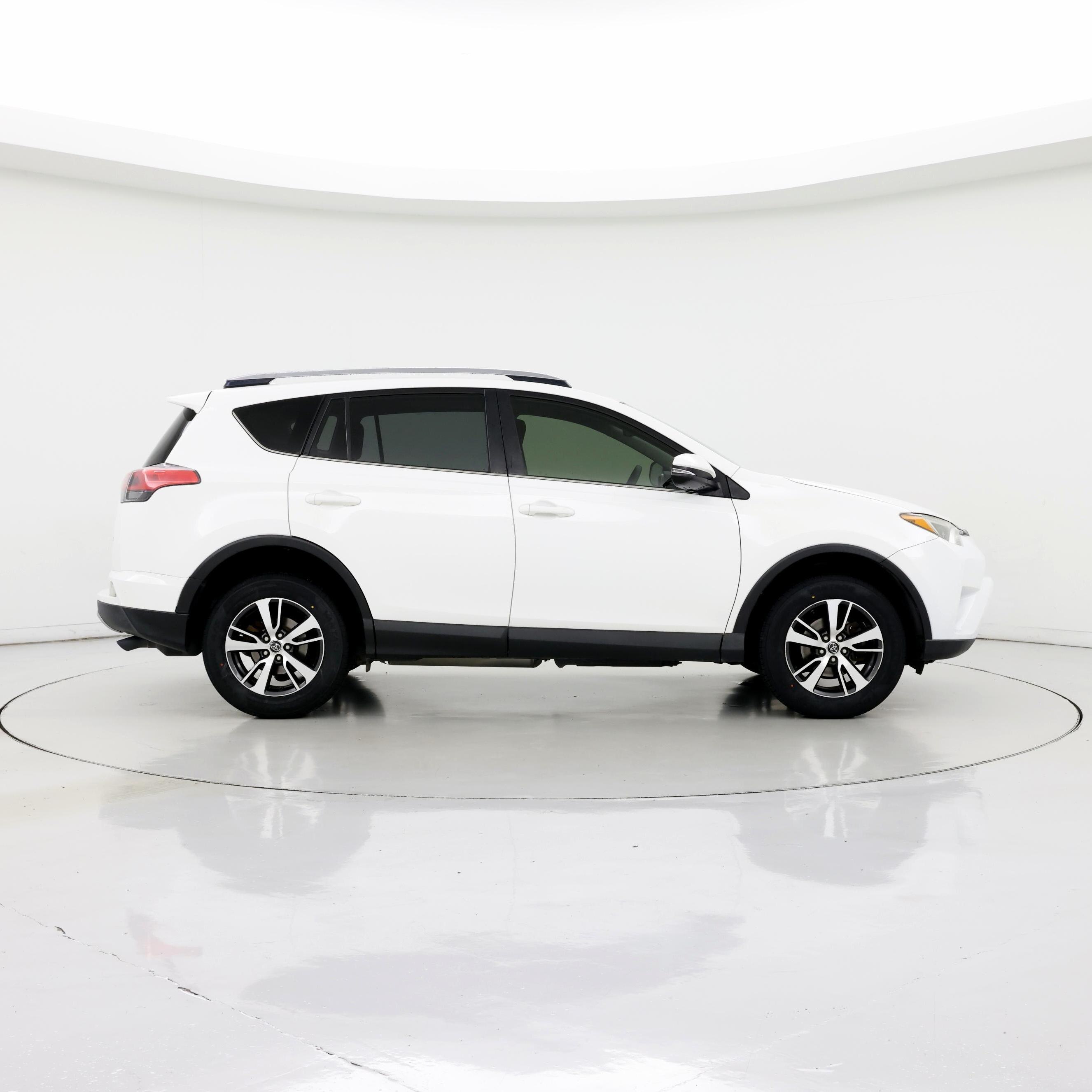 Thumbnail: 2018 Toyota RAV4 - 7