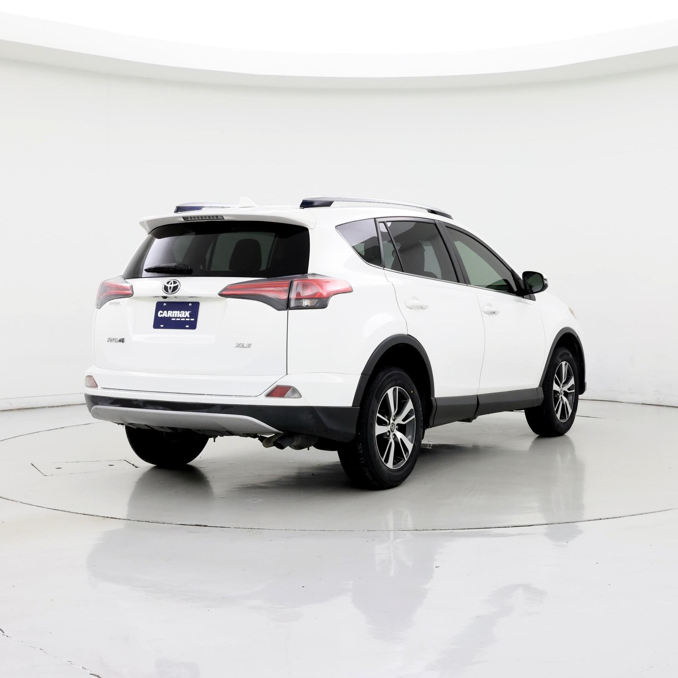 Thumbnail: 2018 Toyota RAV4 - 8
