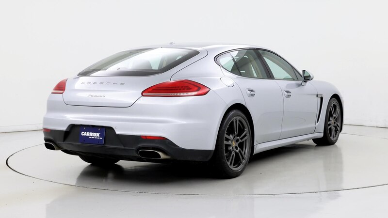 2016 Porsche Panamera  8